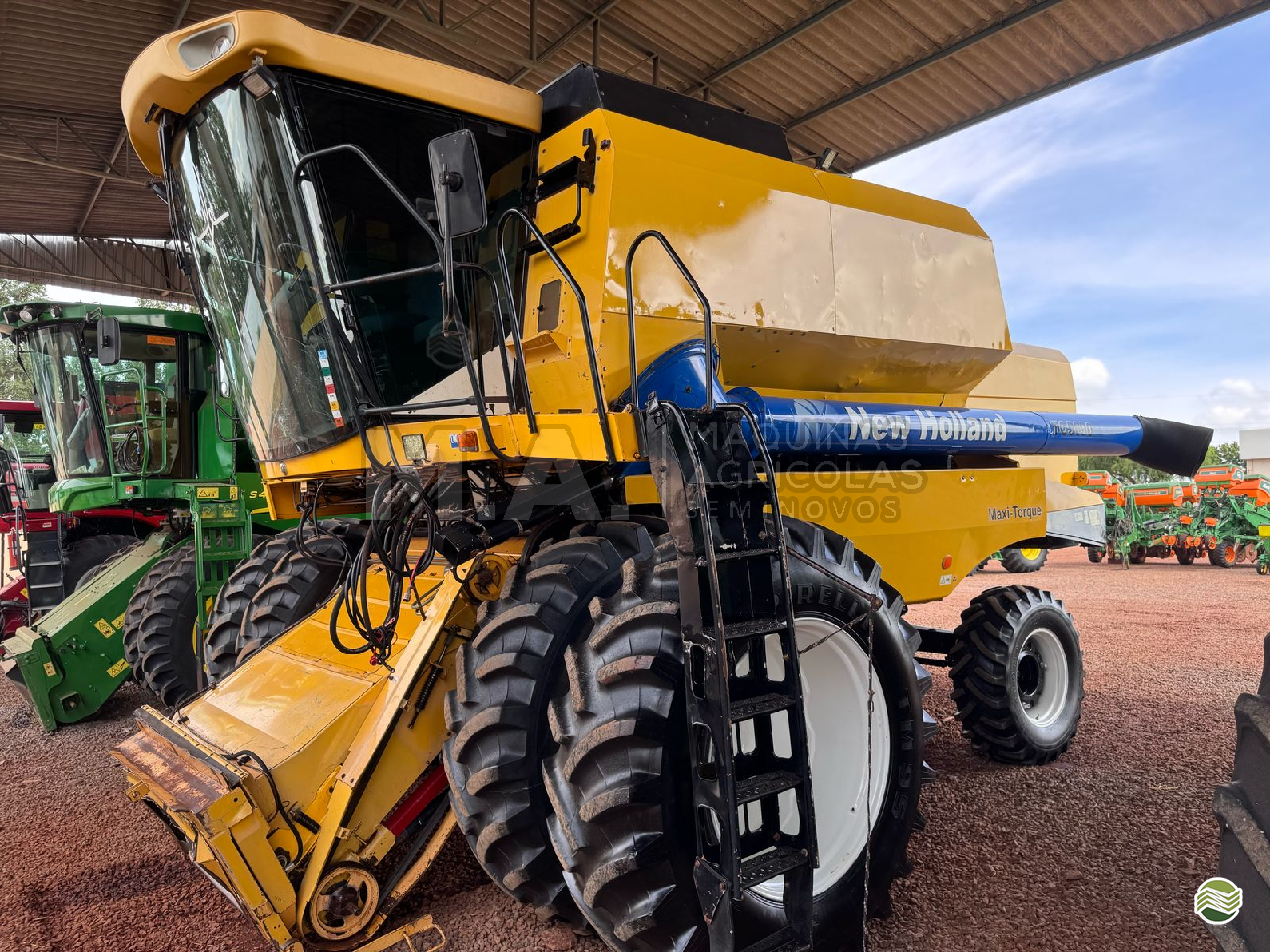 COLHEITADEIRA NEW HOLLAND TC 5090 M.A. Máquinas Agrícolas - Campo Mourão CAMPO MOURAO PARANÁ PR